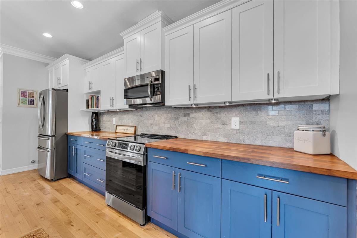 Listing Image 12