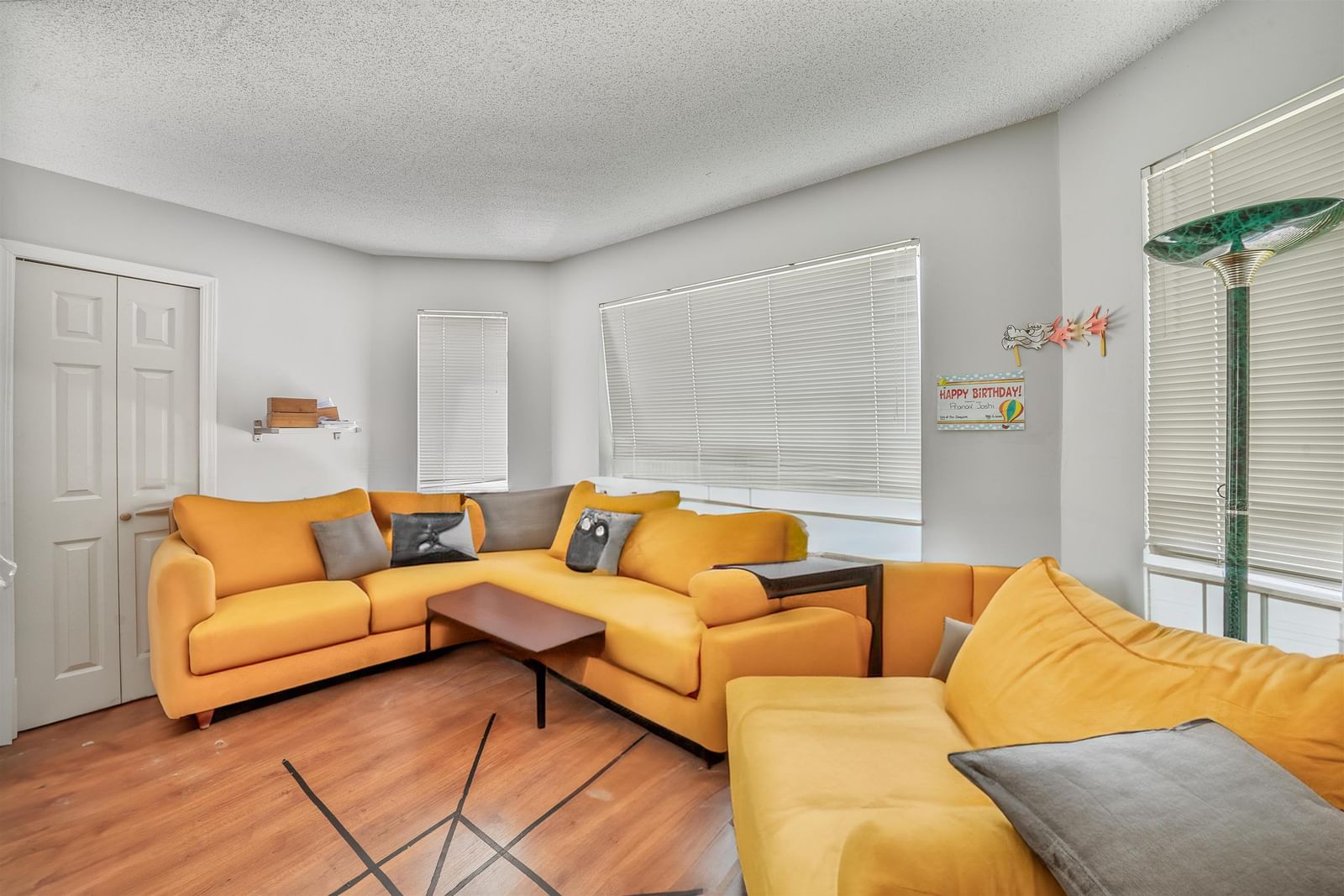 Listing Image 19