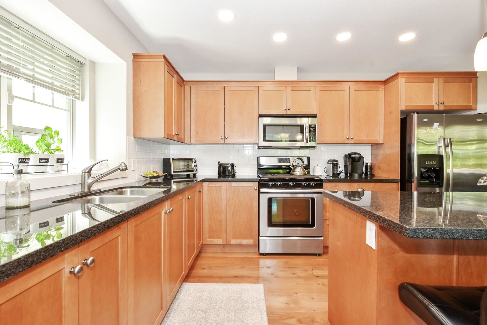 Listing Image 12