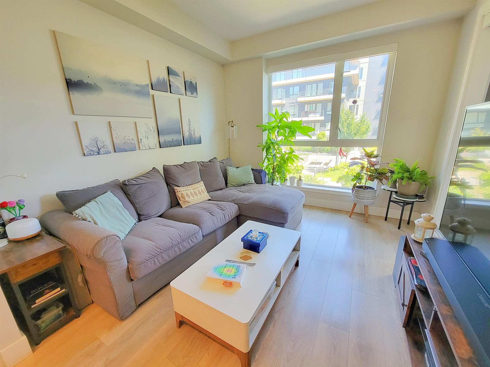 Listing Image 5