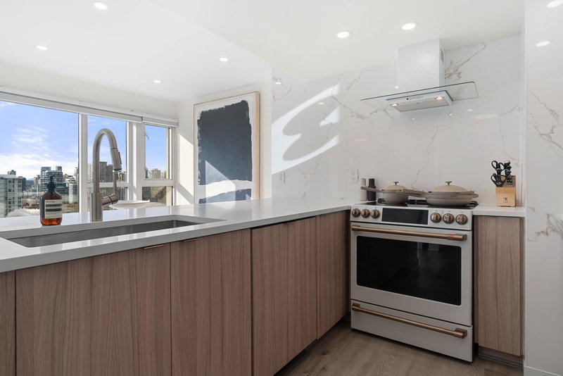 2604 - 183 Keefer Place, Vancouver, V6B 6B9 | Image 3