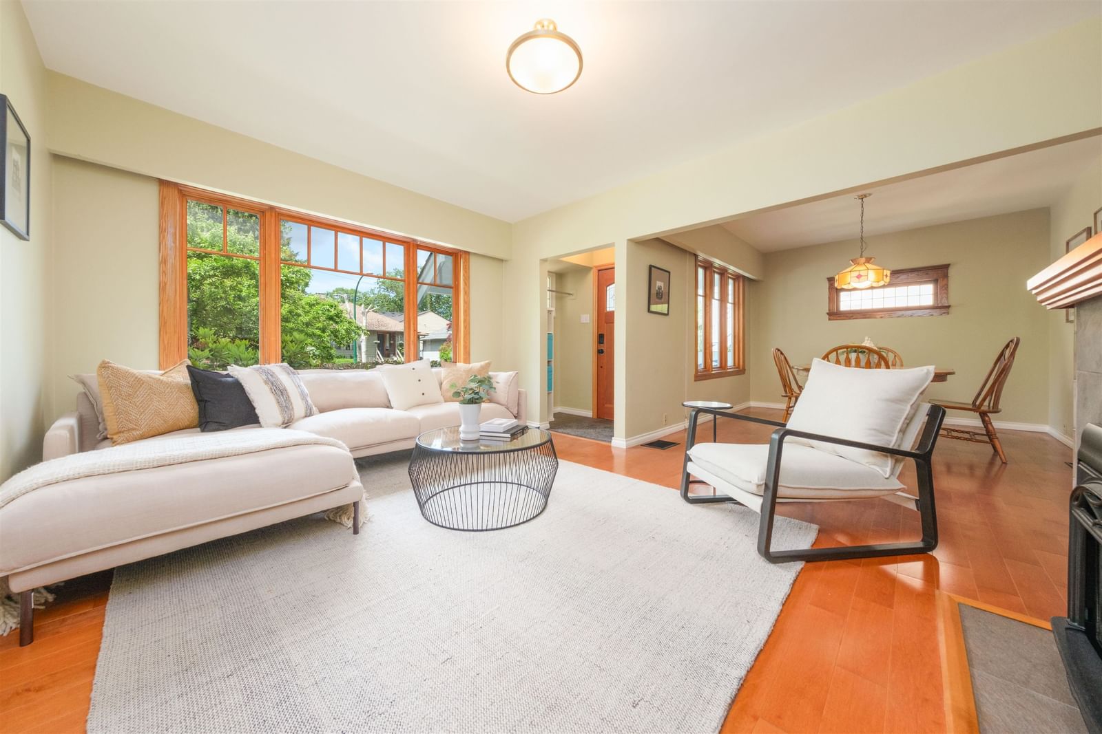 Listing Image 5