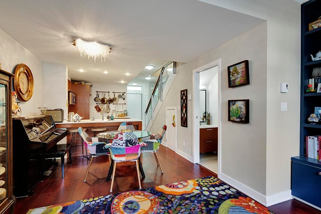 Listing Image 8