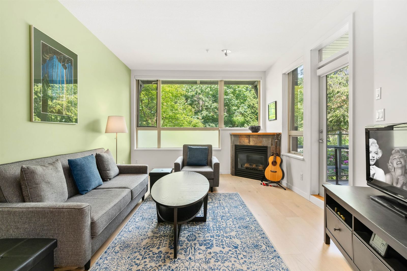 Listing Image 4