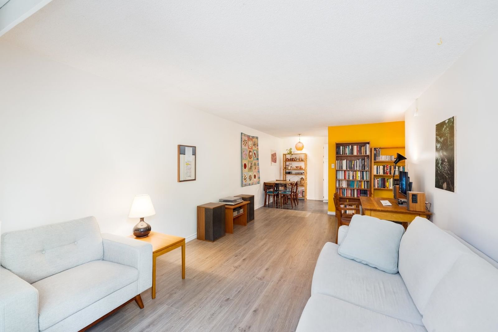 Listing Image 4