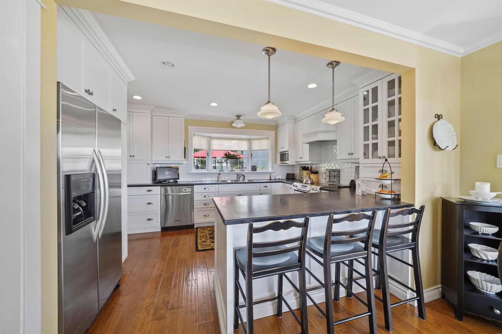 Listing Image 9