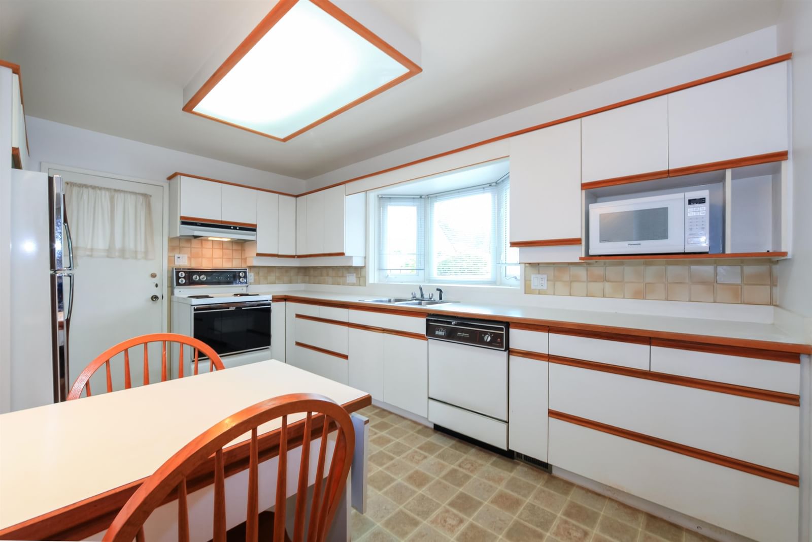 Listing Image 4