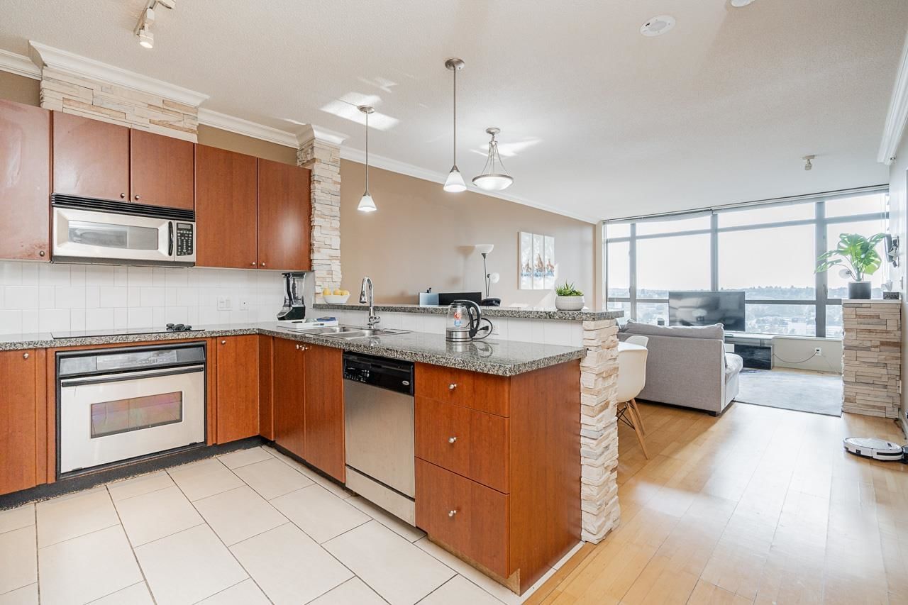 Listing Image 4