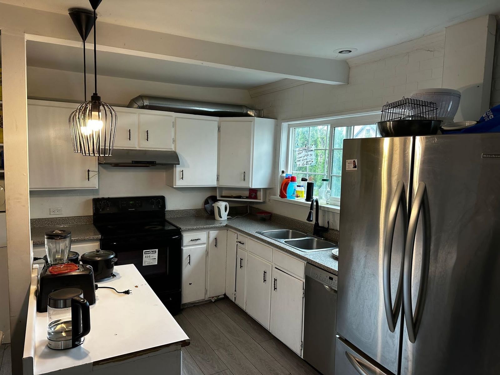 Listing Image 4