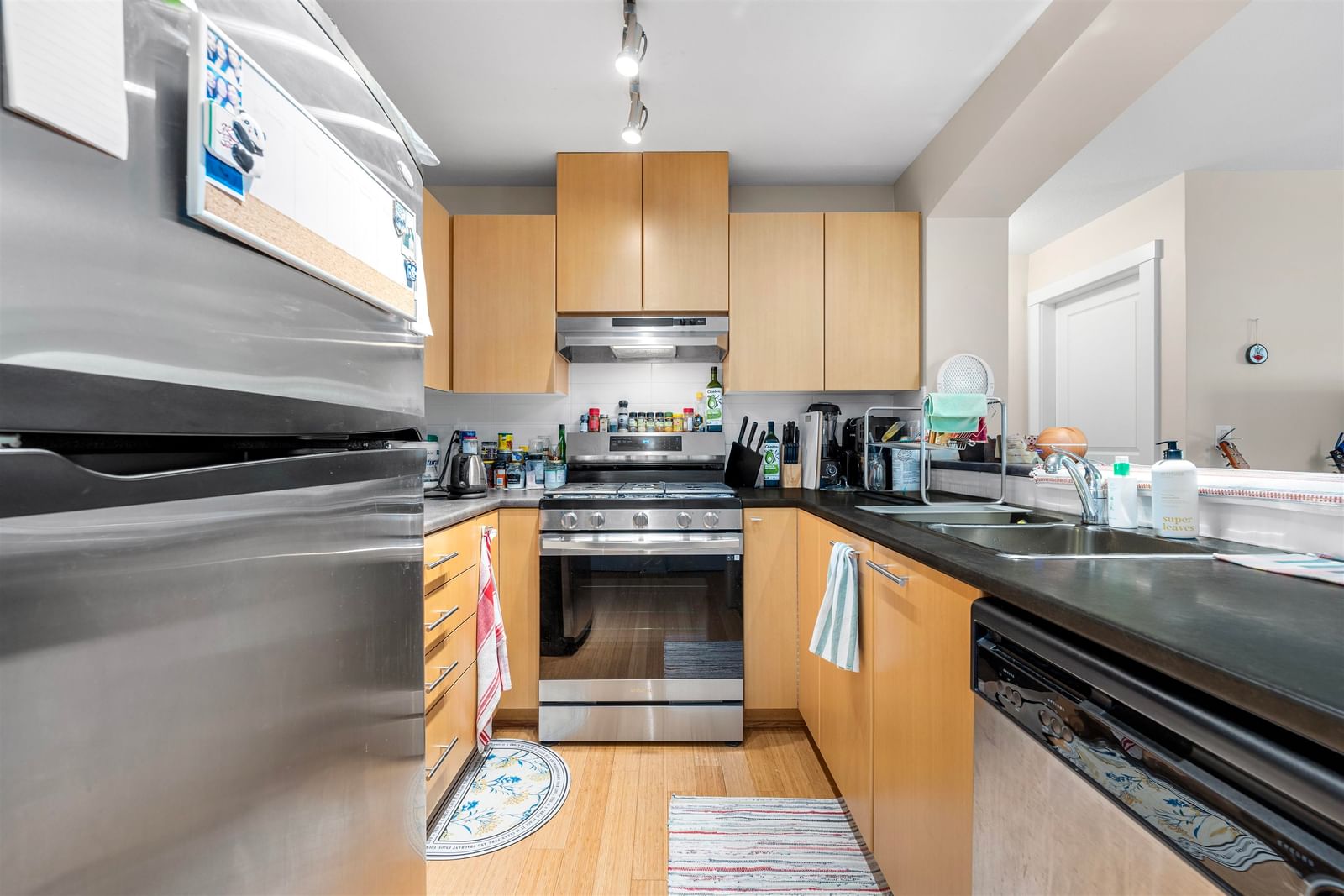 Listing Image 6