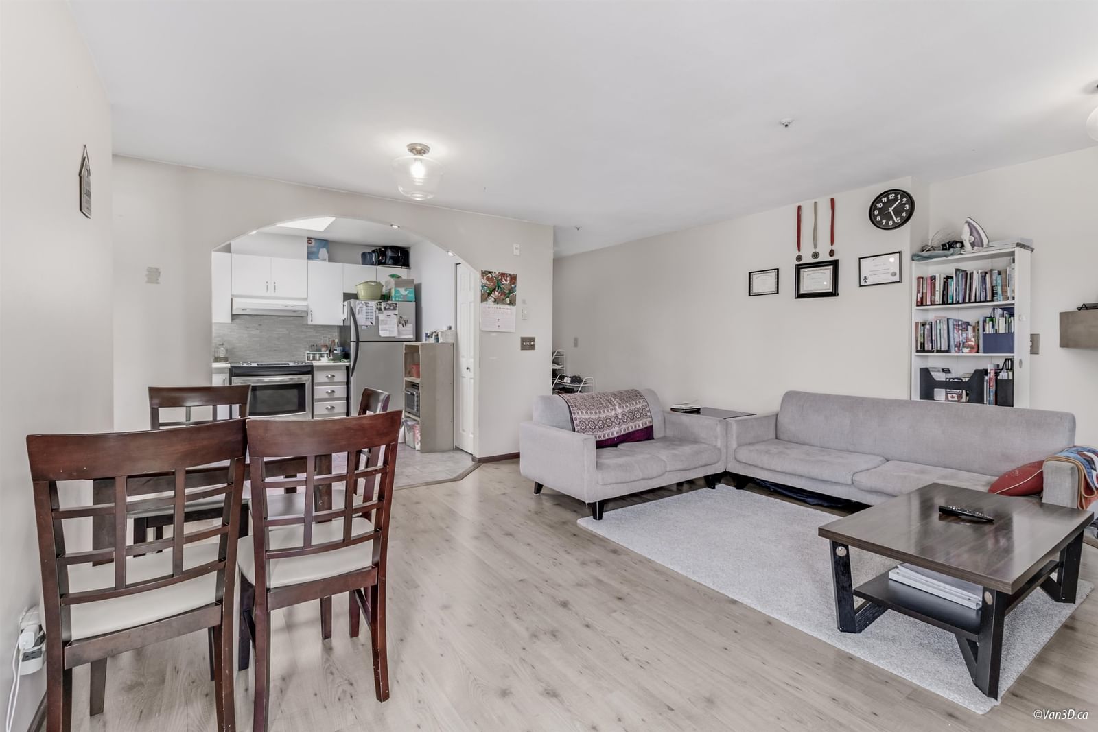 Listing Image 4