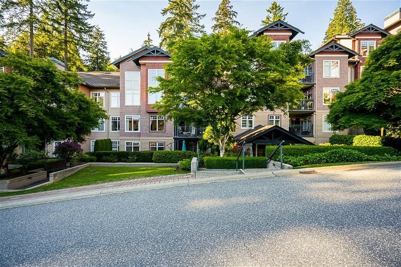 1144 Strathaven Drive #204, North Vancouver, British Columbia (MLS R2892614)