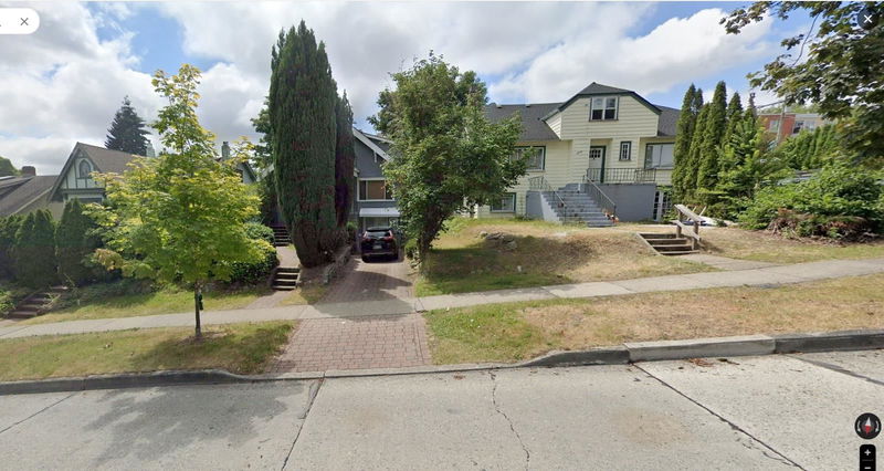 3594 King Edward Avenue W