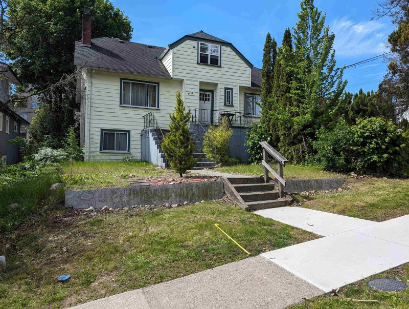 3594 King Edward Avenue W
