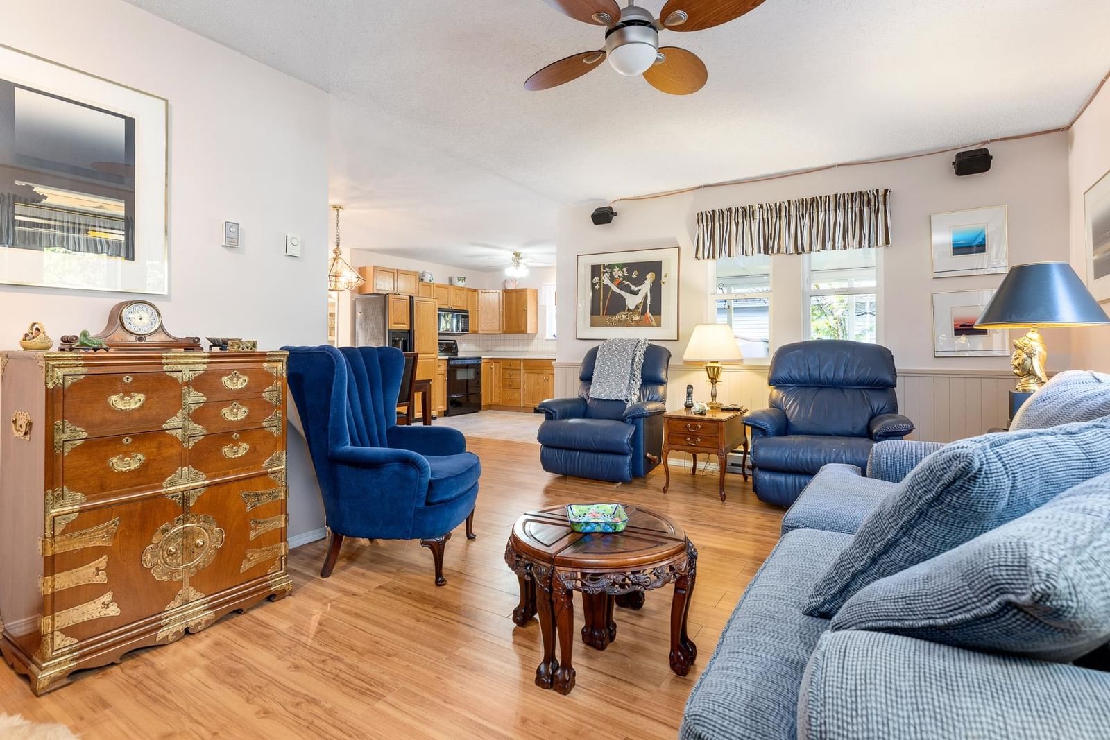 Listing Image 12