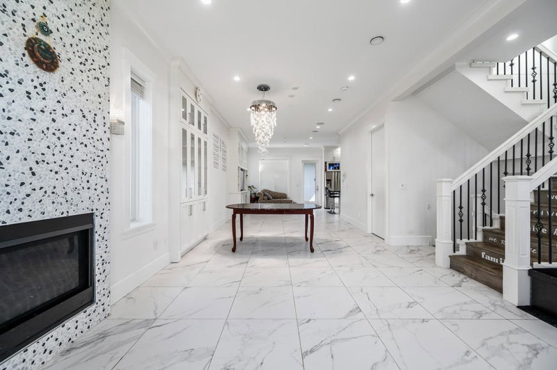 172 Ontario Place, Vancouver, V5W 1S2 | Image 2