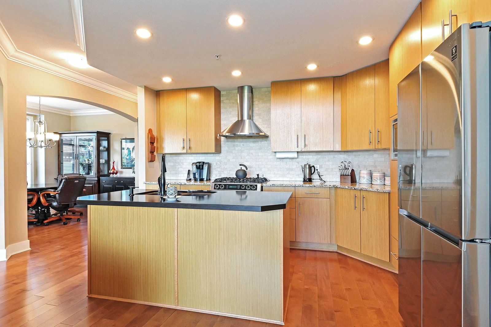 Listing Image 10