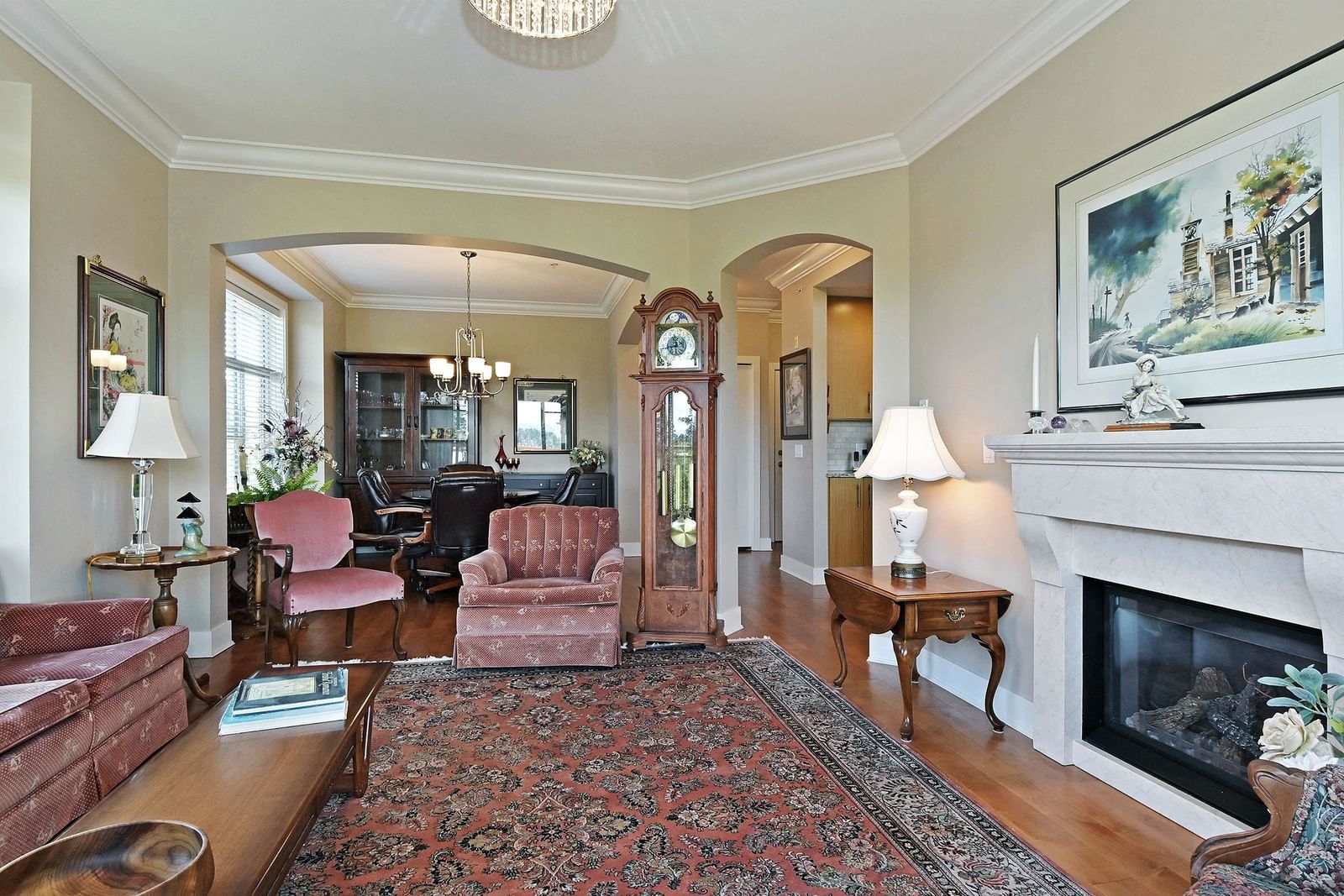 Listing Image 4