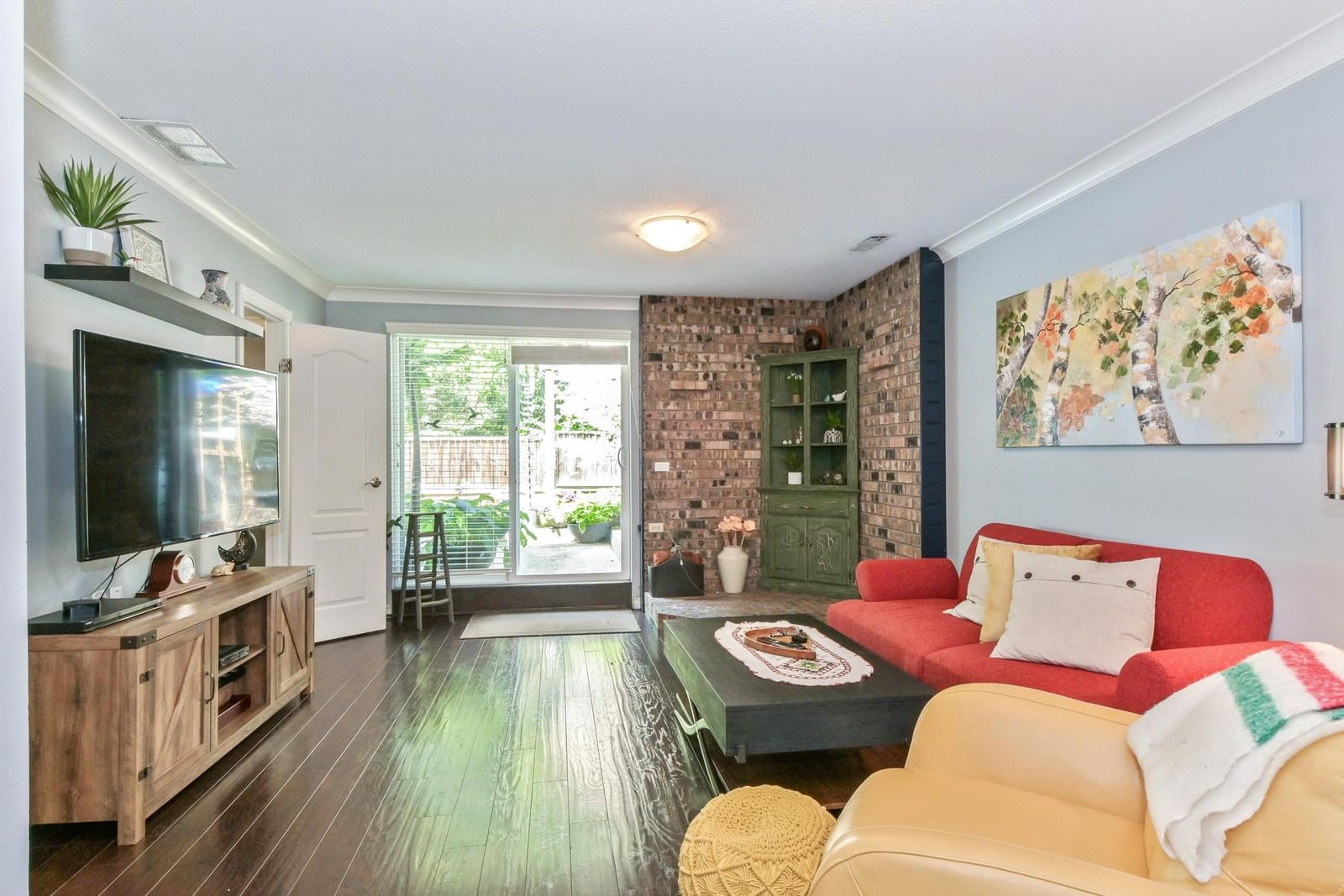 Listing Image 11