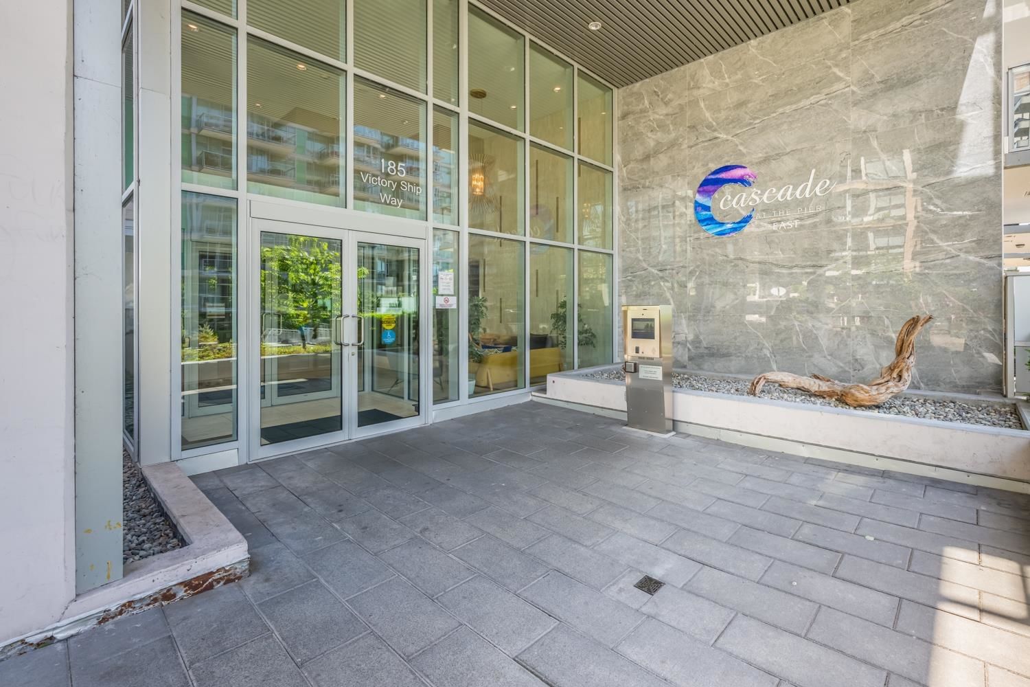 Listing Image 4