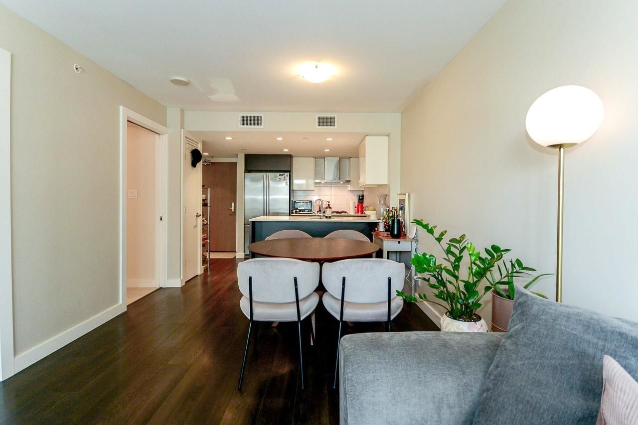 Listing Image 4