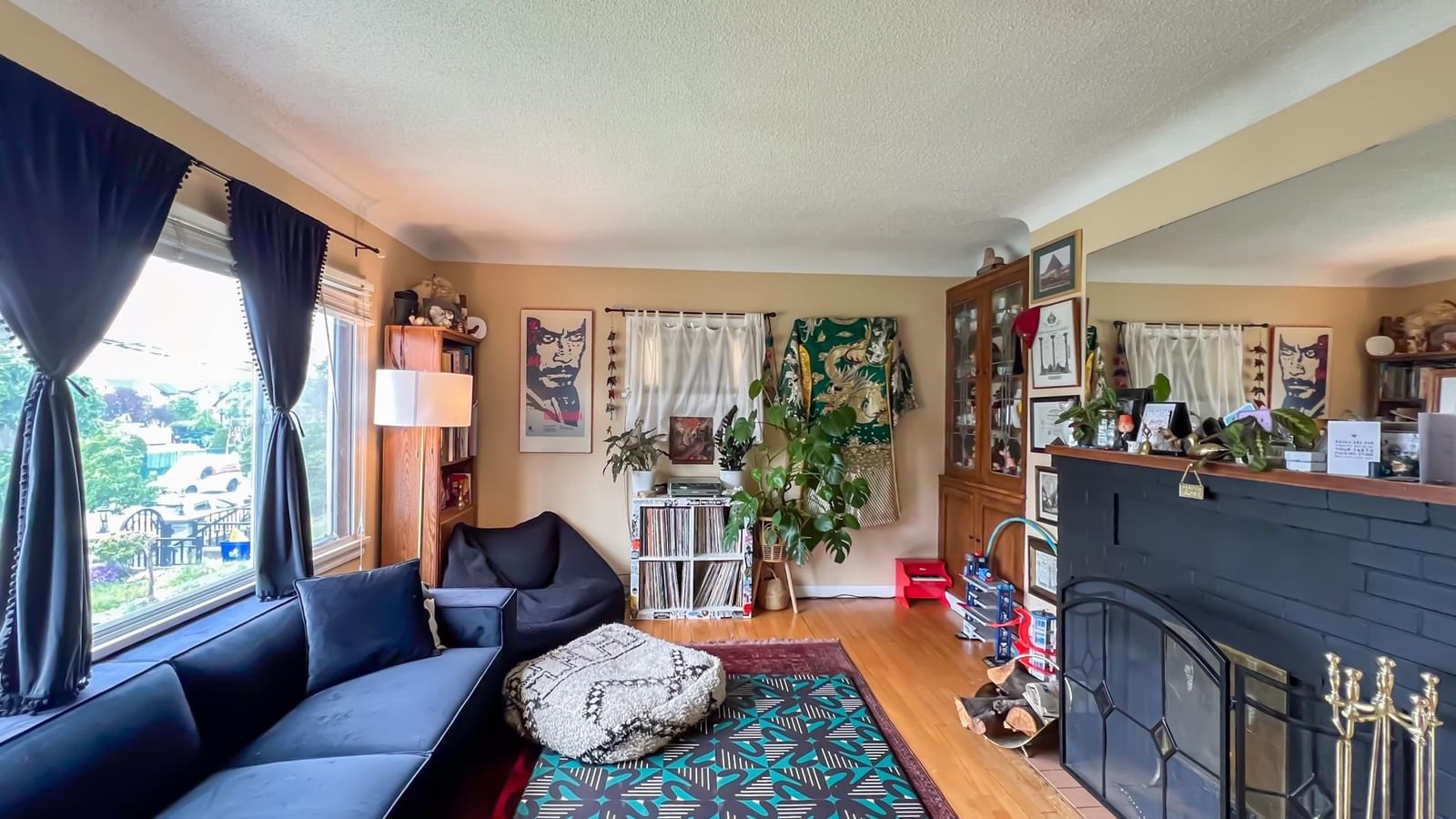 Listing Image 5