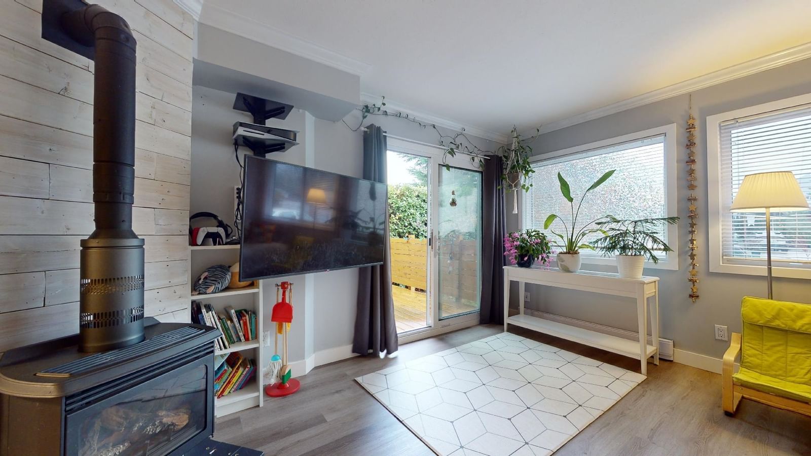 Listing Image 10