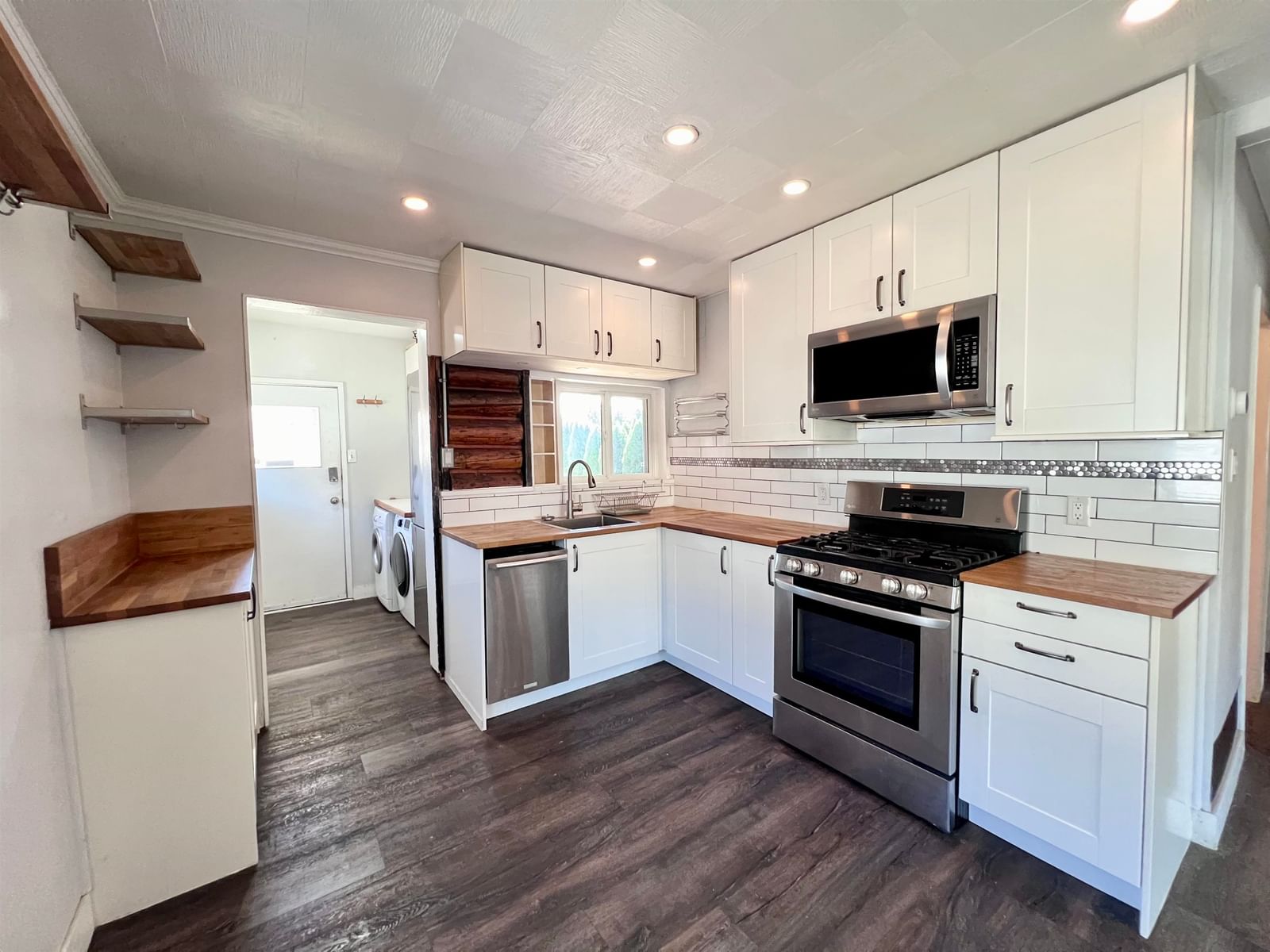 Listing Image 12