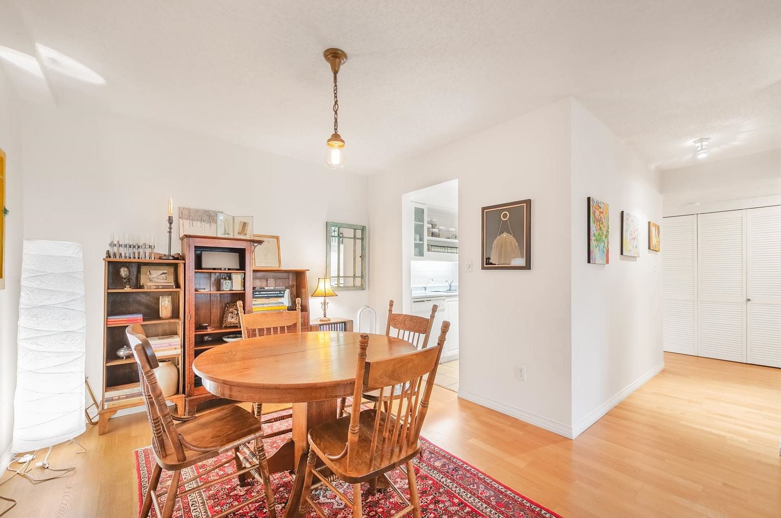 Listing Image 8