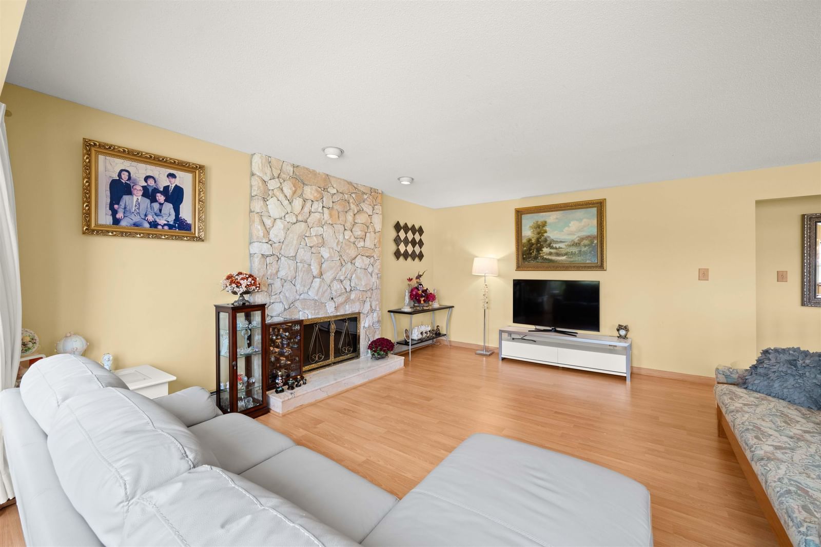 Listing Image 18