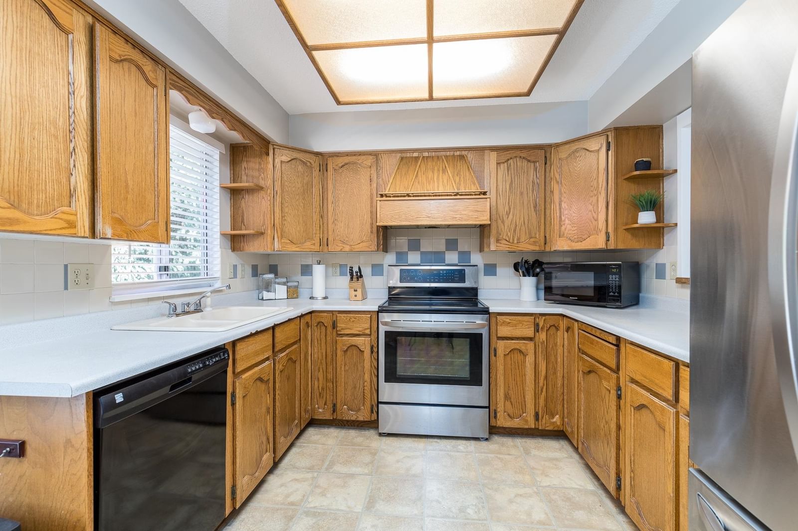 Listing Image 12