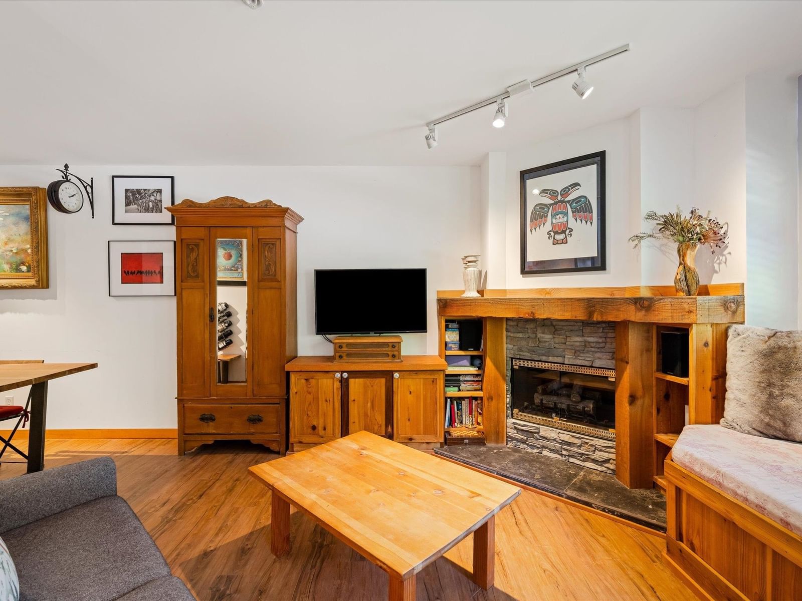 Listing Image 11
