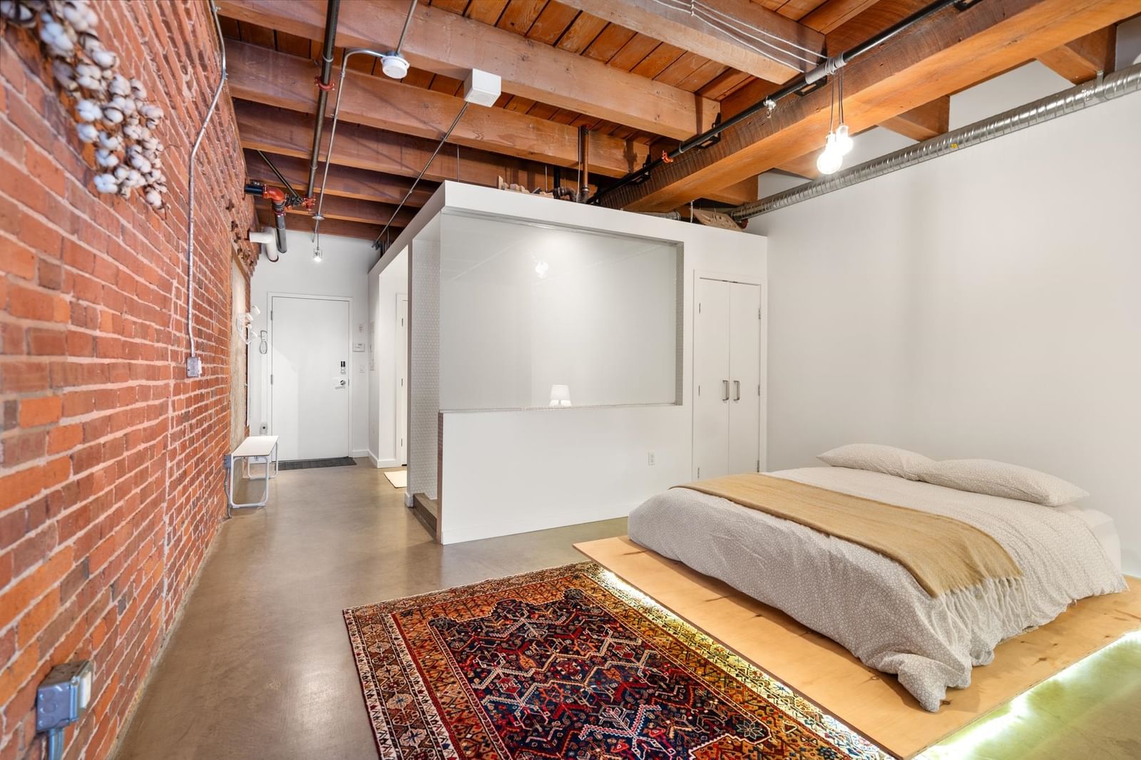 Listing Image 11