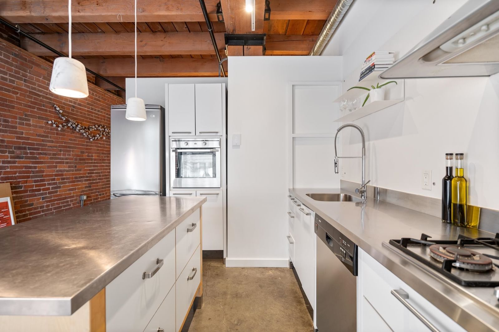 Listing Image 8