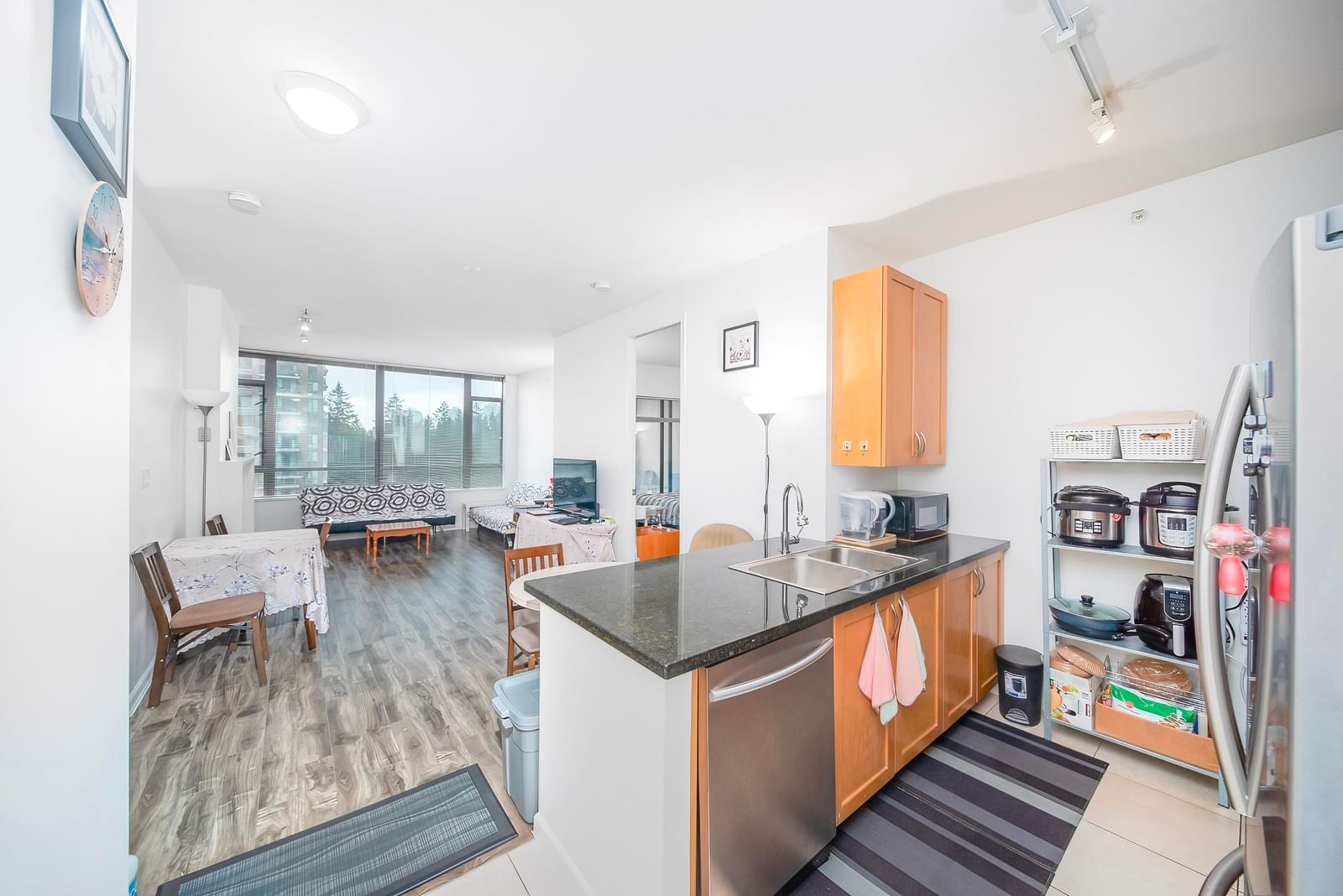 Listing Image 11