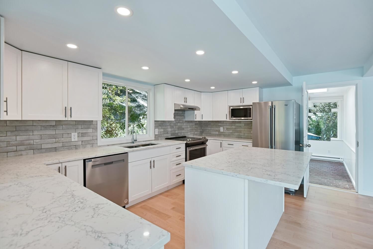 Listing Image 15
