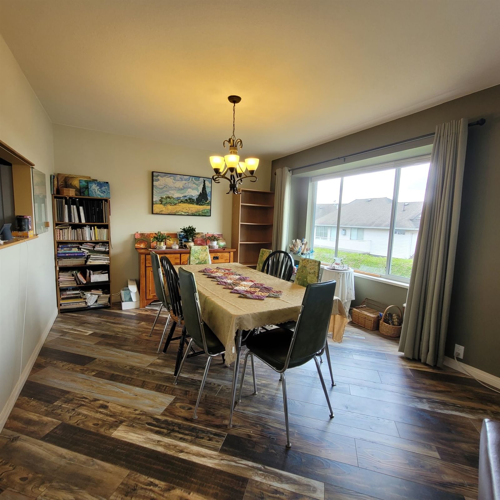 Listing Image 9
