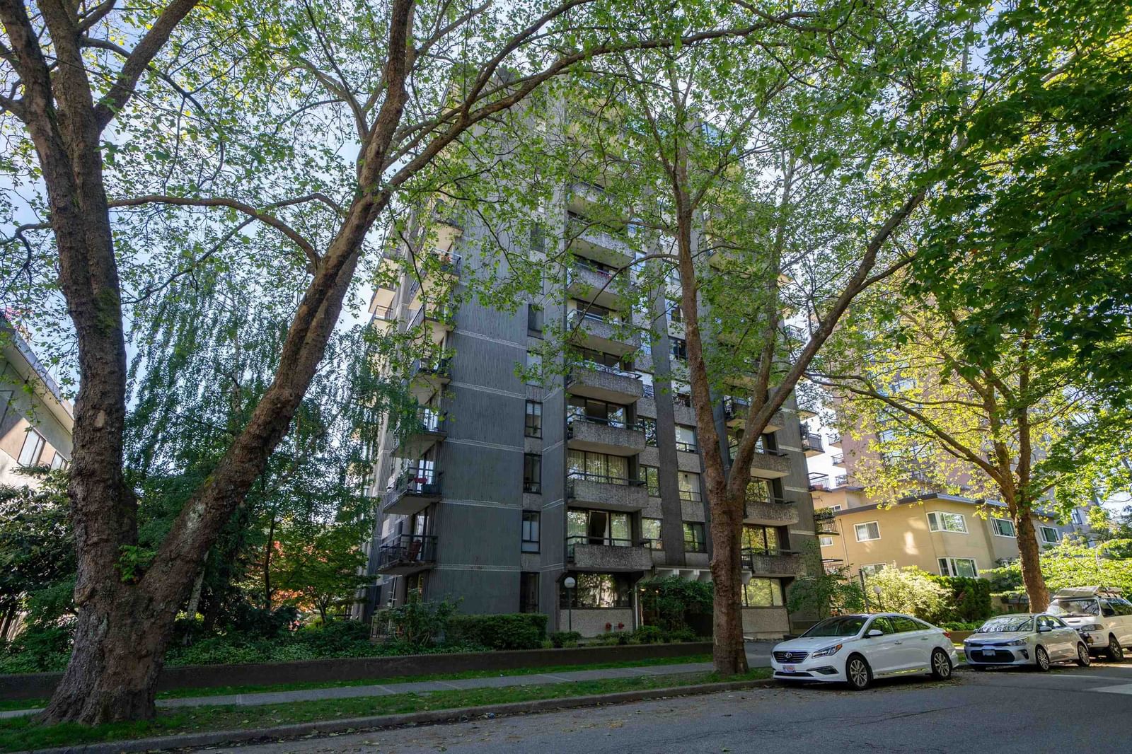 Listing Image 11