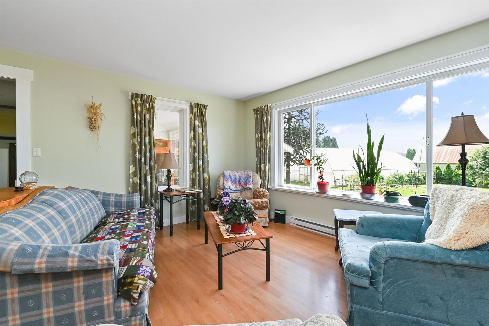 Listing Image 3