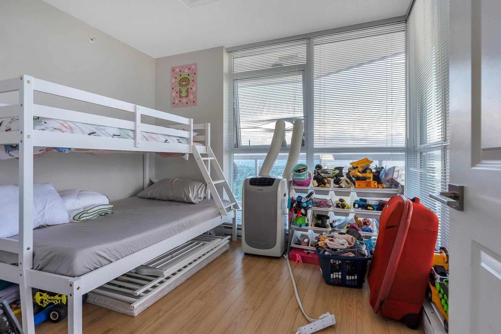 Listing Image 12