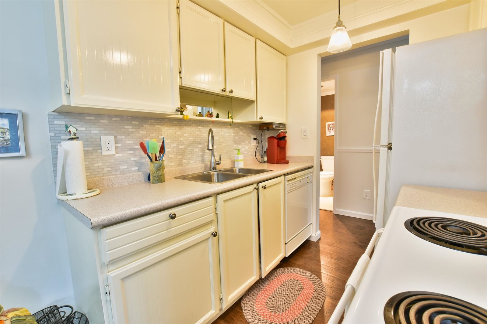 Listing Image 6