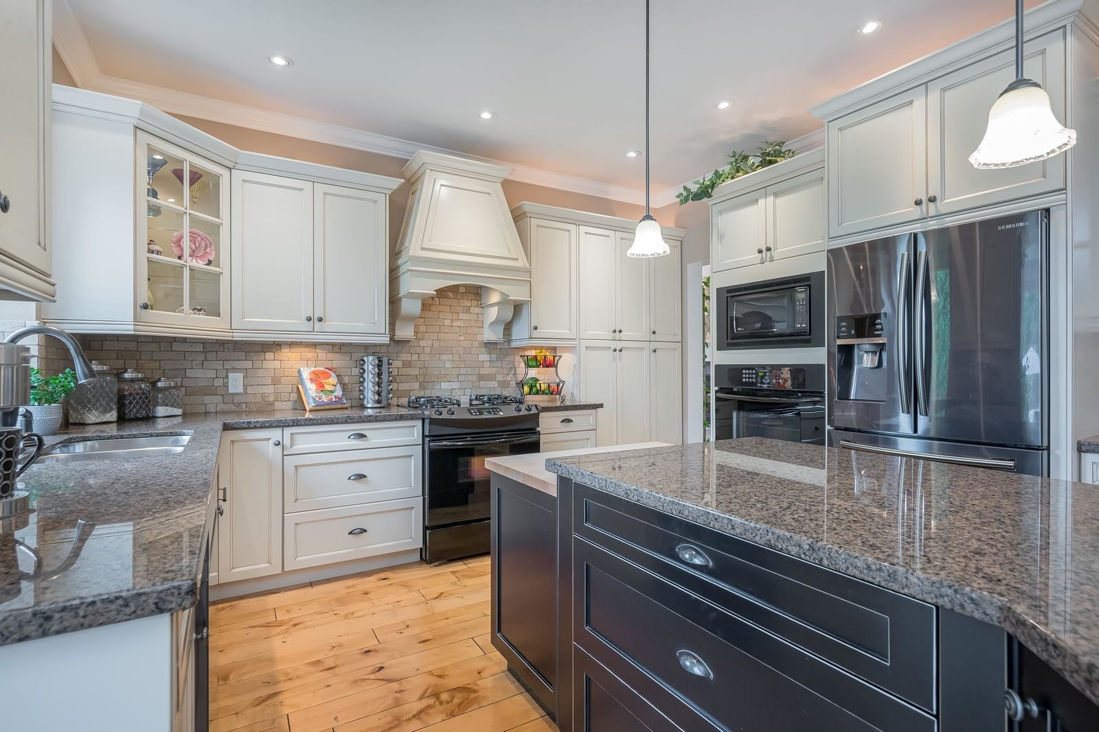 Listing Image 10