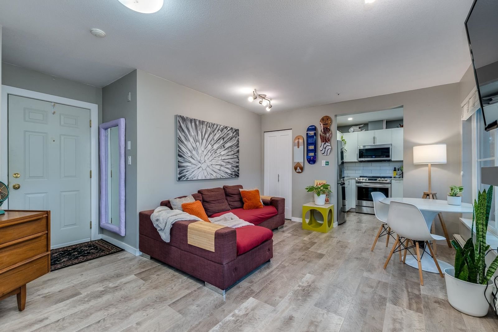 Listing Image 4