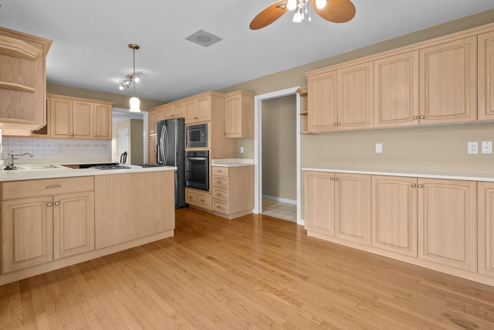 Listing Image 11