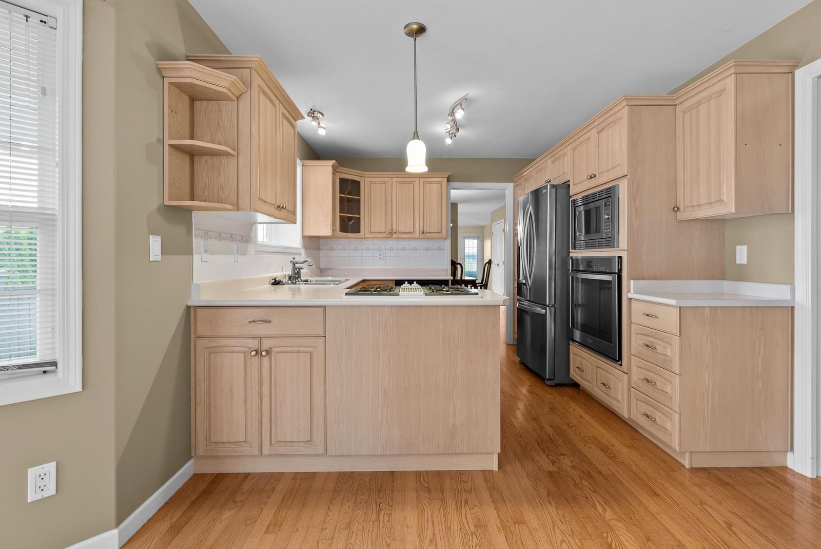 Listing Image 9