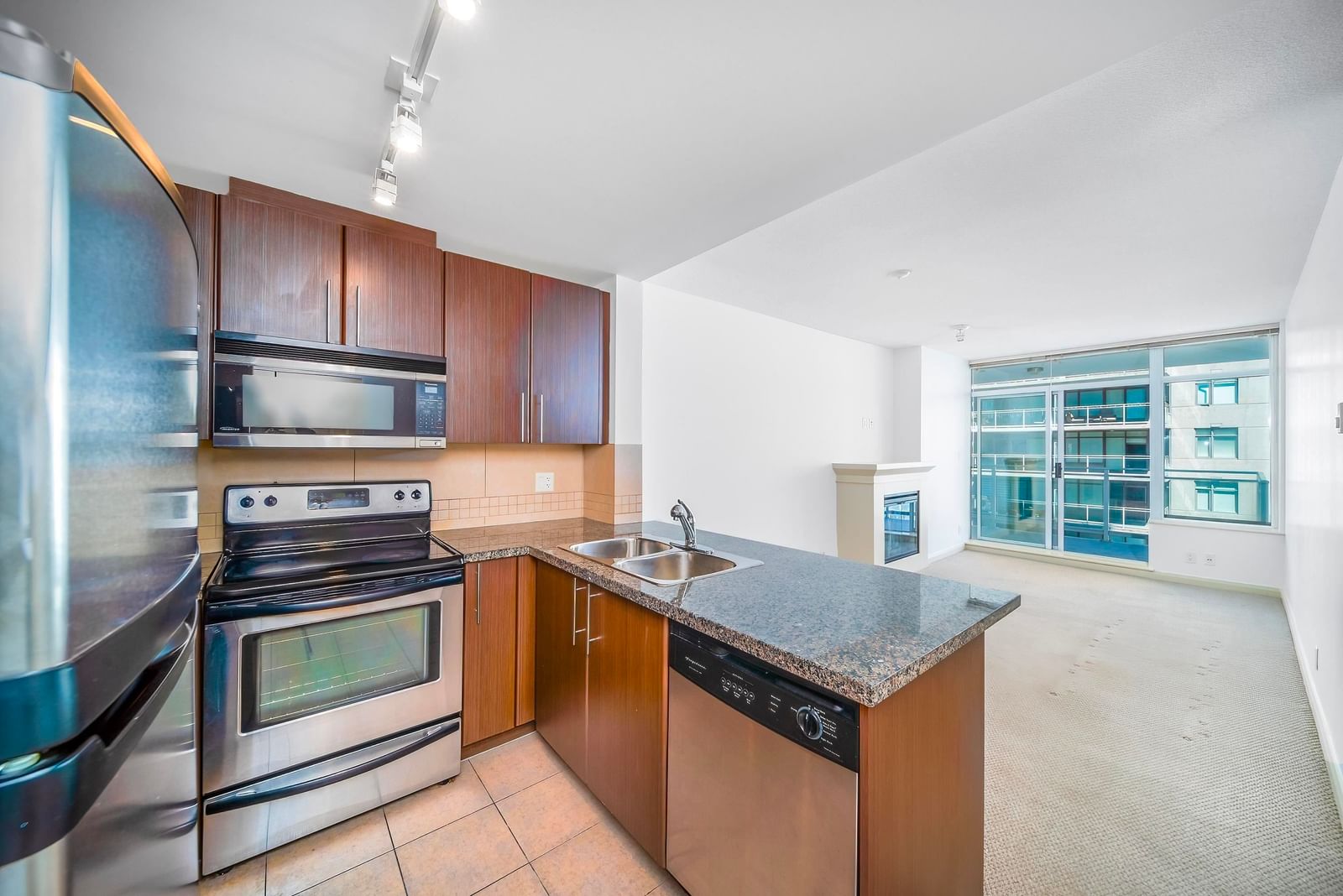 Listing Image 5
