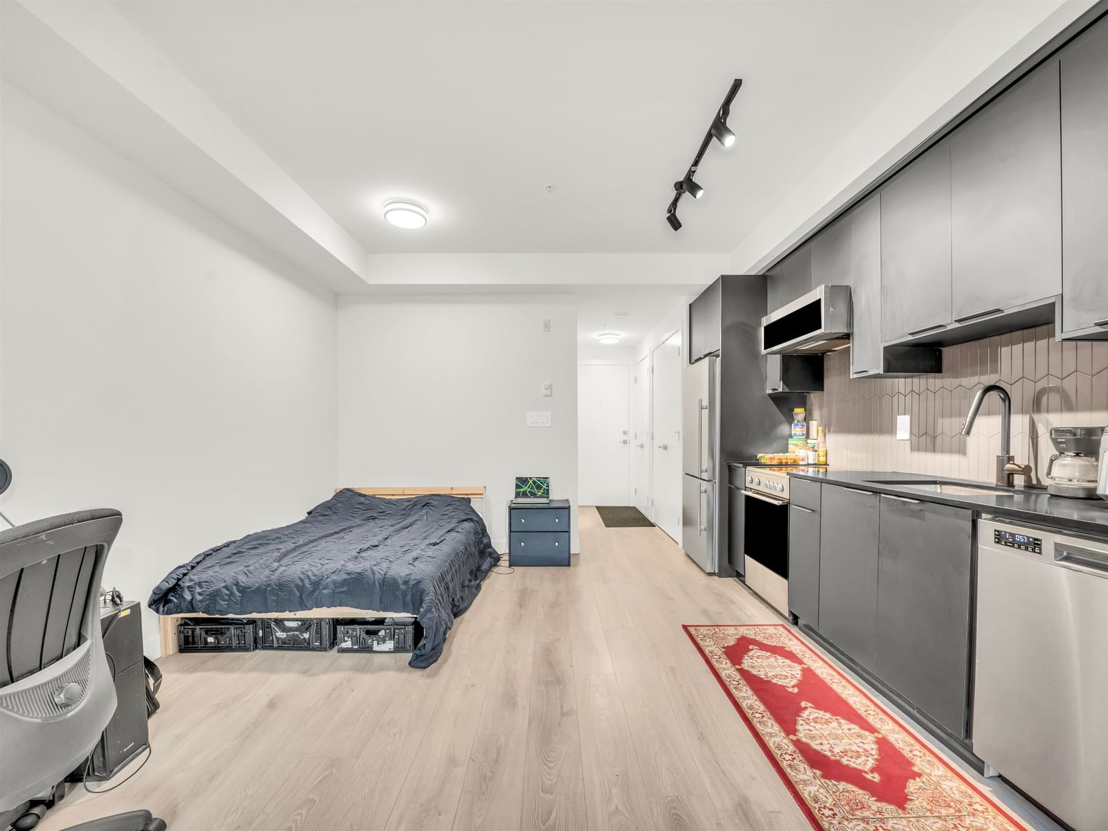 Listing Image 14