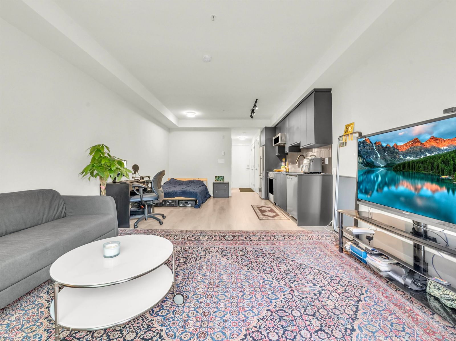 Listing Image 6