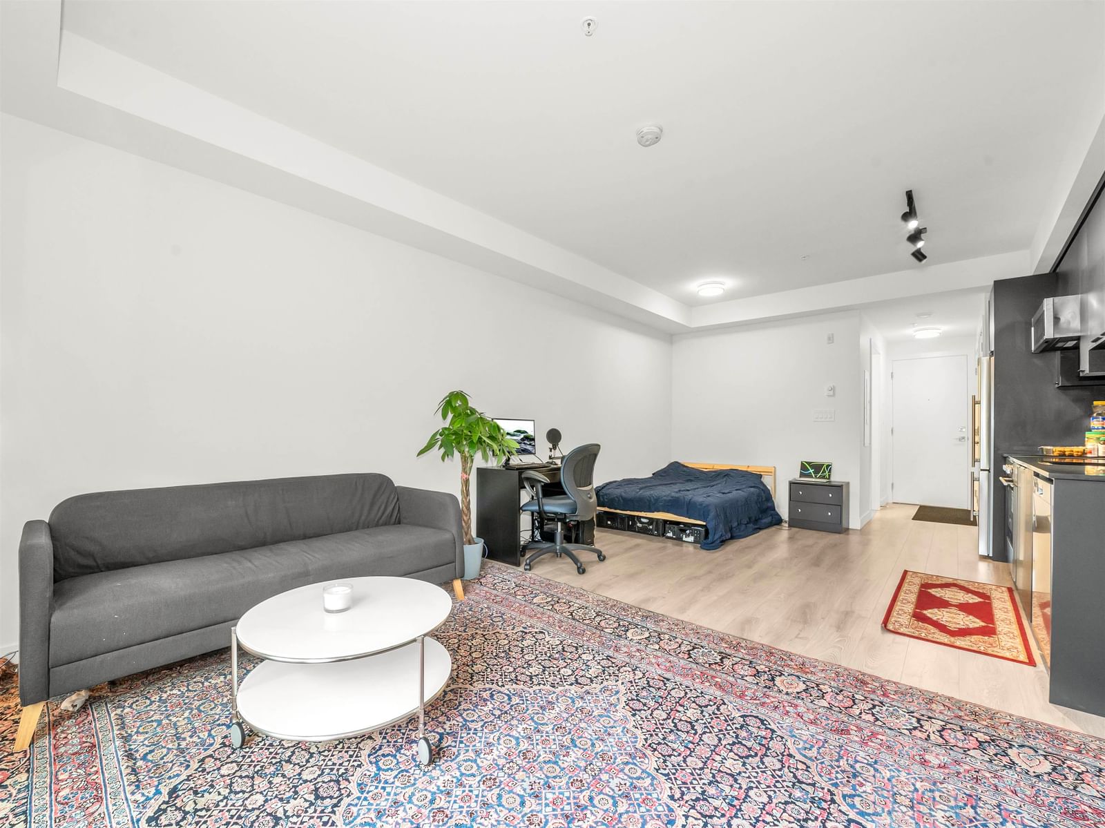 Listing Image 8