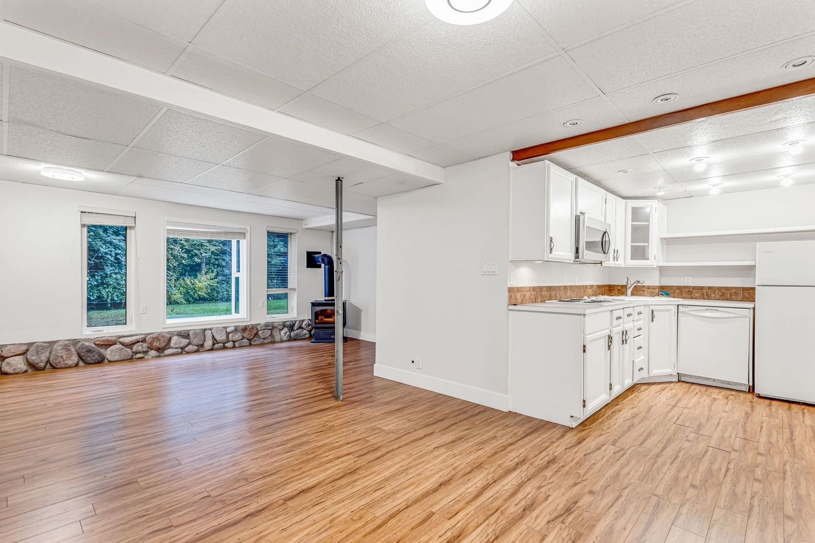 Listing Image 23